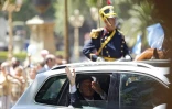 Mauricio Macri arrive en voiture au Congrès, pour son investiture, le 10 décembre 2015 à Buenos Aires