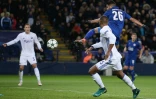 L'attaquant du Leicester City Riyad Mahrez inscrit le but de son équipe contre Copenhague au King Power Stadium, le 18 octobre 2016