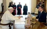 Emmanuel Macron accueilli par le pape François au Vatican, le 26 juin 2018