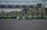 Des "gilets jaunes" bloquent le péage de Muret, près de Toulouse, le 24 novembre 2018