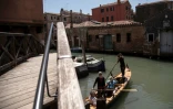 Une embarcation de l'association Row Venice, le 16 mai 2019 à Venise