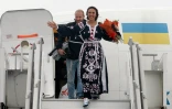 La chanteuse ukrainienne Jamala de retour à Kiev le 15 mai 2016 après avoir remporté l'Eurovision à Stockholm