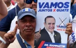 Un partisan du candidat de droite à la présidentielle Alejandro Giammattei lors du dernier meeting de la campagne, le 4 août 2019 à Guatemala