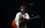 Le chanteur Miles Michaud du groupe Allah-Las sur scène au Festival Rock en Seine à Saint-Cloud, à l'ouest de Paris, le 25 août 2017