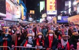 Des personnes rassemblées à Times Square pour le passage à la nouvelle année, le 31 décembre 2021 à New York