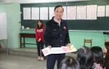 le candidat présenté par le Kuomintang (KMT) , Eric Chu, dans un bureau de vote du Nouveau Taipei, dont il est maire, le 16 janvier 2016