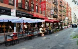 Les terrasses de restaurants ont fleuri sur les trottoirs new-yorkais, comme ici dans le quartier de Little Italy, le 24 juin 2020
