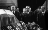Le leader soviétique Leonid Brejnev aux obsèques du président yougoslave Josip Broz Tito le 8 mai 1980 à Belgrade