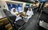 Des passagers dans le premier train de voyageurs de la compagnie Etihad Rail, le 30 juin 2026 aux Emirats arabes unis