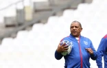 Le sélectionneur de l'équipe de rugby de la Namibie Allister Coetzee lors de l'entraînement du capitaine avant le match contre la France en phase de groupes de la Coupe du monde de rugby, au stade Vélodrome de Marseille, France, le 20 septembre 2023