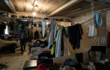 Des migrants tentent d'organiser leur confinement dans un squat Ă Aubervilliers, le 18 avril 2020