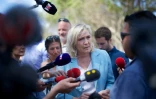La candidate RN à la présidentielle Marine Le Pen en campagne à Saint-François, le 27 mars 2022 en Guadeloupe