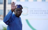 Le président du Nigeria, Bola Tinubu, arrive à la session de clôture du sommet du nouveau pacte financier mondial, le 23 juin 2023 à Paris