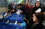 Des Iraniens votent le 26 février 2016 à Téhéran