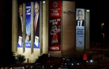 Affiches électorales montrant d'un côté le Premier ministre israélien Benjamin Netanyahu avec le président américain Donald Trump, et de l'autre le candidat de la liste Bleu-Blanc Benny Gantz, le 9 septembre 2019 à Jérusalem