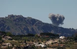 La fumée d'une frappe aérienne israélienne, près du château de Beaufort, dans le sud du Liban, vue depuis une position de l'autre côté de la frontière, en Haute Galilée, dans le nord d'Israël, le 4 juin 2026