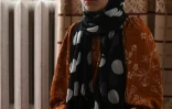 Malahat Haidari, 11 ans, explique que les filles afghanes se sentent maintenant "en prison", le 24 mars 2022 chez elle à Kaboul, au lendemain de la fermeture par les talibans des coles secondaires pour les filles