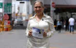 Silvia Delgado, candidate au poste de juge pénale de l'État de Chihuahua, devant le pont international Paso del Norte à Ciudad Juarez, le 17 mai 2025 au Mexique