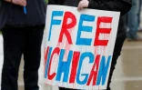Des manifestants appellent à "Libérer" le Michigan le 1er mai 2020 à Lansing