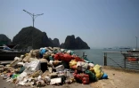 Un tas de déchets collectés dans la baie d'Ha Long, au Vietnam, le 17 mai 2023