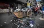 Tas d'ordures dans une rue de Rafah, dans le sud de la bande de Gaza, le 19 février 2024