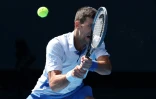 Le Serbe Novak Djokovic joue contre l'Italien Jannik Sinner, le 26 novembre 2024 à Melbourne en Australie