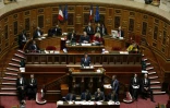 Le Premier ministre Manuel Valls défend, devant les sénateurs, le projet de révision constitutionnelle, qui vise à inscrire dans la loi fondamentale le régime de l'état d'urgence, le 16 mars 2016 à Paris 
