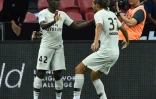 Moussa Diaby (g) buteur pour le Paris Saint Germain en match amical face à l'Atlético Madrid à Singapour le 30 juillet 2018