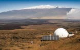 Photo fournie le 10 mars 2015 par l'Université de Hawaï montrant un bâtiment sur le flanc nord du volcan Mauna Loa à Hawaï