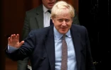 Le Premier ministre britannique Boris Johnson sort du 10 Downing Street, le 24 octobre 2019 Ă Londres