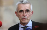 Le secrétaire général de Force ouvrière (FO), Yves Veyrier, opposé à la réforme de l'assurance-chômage, s'adresse à des journalistes, le 1er septembre 2021, dans la cour de l'Hôtel Matignon, à Paris

 answers journalists after a meeting with French Prime Minister at the Hotel de Matignon in Paris on September 1, 2021, during a day of meetings between government ministers and social partners.