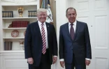 Le président américian Donald Trump a reçu à la Maison Blanche le 10 mai 2017 le chef de la diplomatie russe Sergueï Lavrov (D)