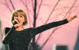 La chanteuse Taylor Swift lors des Grammys Awards le 15 février 2016 à Los Angeles