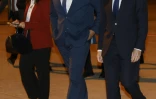 Le secrétaire d'Etat américain Antony Blinken marche avec l'ambassadeur américain en Turquie Jeff Flake à l'aérport d'Ankara le 6 novembre 2023