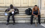 Des sans-abri dans une rue de La Havane, le 21 juillet 2025 à Cuba