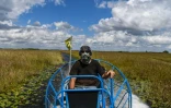 Umberto Gimenez à bord de son hydroglisseur, dans le parc national des Everglades, en Floride, le 30 septembre 2021