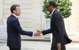 Le président français Emmanuel Macron (à gauche) accueille son homologue rwandais Paul Kagame à l'Elysée, le 23 mai 2018
