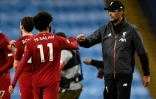 L'attaquant égyptien de Liverpool Mohamed Salah et son entraîneur Jürgen Klopp, le 2 juillet 2020 à Manchester