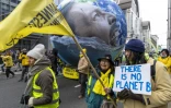 "Il n'y a pas de planète B", indique une pancarte dans une marche pour le climat, à Bruxelles, le 3 décembre 2023