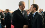 Le Premier ministre algérien Abdelmalek Sellar et le ministre français de l'Economie et des Finances Emmanuel Macron le 9 avril 2016 à Alger 