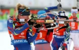 La biathlète française Marie Dorin-Habert au tir lors de la poursuite (10 km) d'Antholz-Anterselva (Italie), le 23 janvier 2016