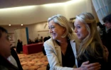 Marine Le Pen et sa nièce Marion Marechal-Le Pen en février 2010 à Paris