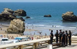 Des CRS en patrouille le long de la plage, le 22 août 2019 à Biarritz