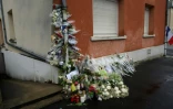 Des fleurs déposées en hommage à Matisse à l'endroit où l'adolescent a été tué, le 4 mai 2024 à Châteauroux
