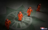 Photo diffusée le le 18 mai 2022 par l'agence nord-coréenne Kcna d'employés désinfectant une gare de Pyongyang, le 17 mai 2022, pour lutter contre la propagation du Covid-19