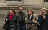 Capture d'écran d'une video d'AFPTV de Sylvie, Fabienne et Carole Carot, les filles de Jacqueline Sauvage, arrivant le 29 janvier 2016 à l'Elysée à Paris