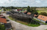 Vue du Jean-Bart, une réplique grandeur nature d'un navire de guerre de l'époque de Louis XIV, en cours de construction à Gravelines, dans le Nord, le 7 septembre 2026