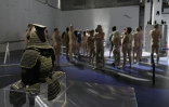 Un groupe de naturistes visite une exposition au palais de Tokyo, à Paris, le 5 mai 2018