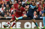 Le défenseur brésilien Fabio (d) lors d'un match avec Middlesbrough, face à Liverpool, le 21 mai 2017 à Anfield