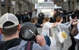Concert de casseroles en signe de protestation contre la réforme des retraites et l'allocution du président Emmanuel Macron, le 17 avril 2023 à Rennes